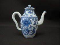 染付花唐草水注